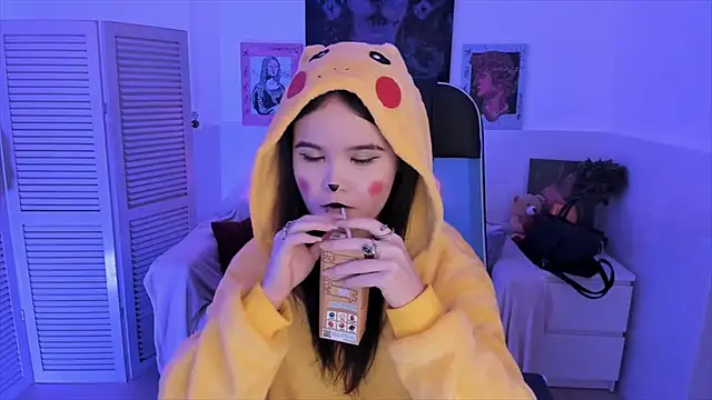 Elainebeness online show from November 2025 08:01:01 PM