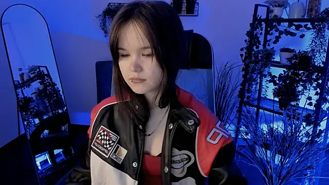 Elainebeness online show from April 2026 10:32:01 PM