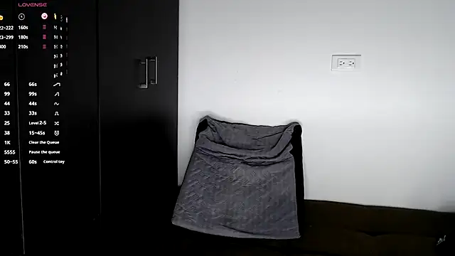 gigilovedback online show from November 2025 03:22:02 PM