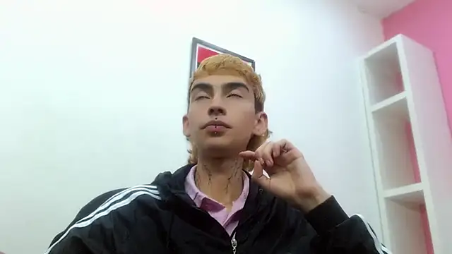 Snapshot of ttimy_x_boy chatting on February 2026 03:17:01 AM ttimy x boy online show from February 2026 03:17:01 AM