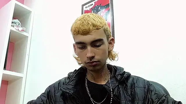 Snapshot of ttimy_x_boy chatting on February 2026 11:12:01 PM ttimy x boy online show from February 2026 11:12:01 PM