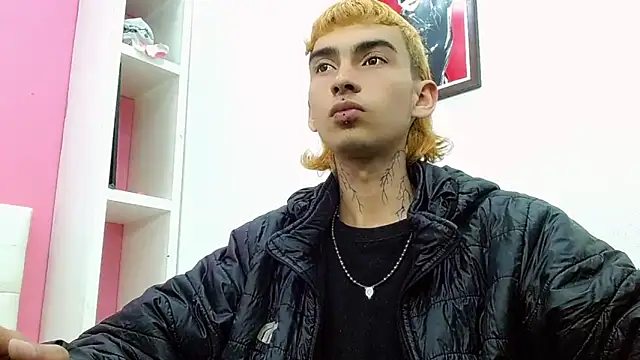 Snapshot of ttimy_x_boy chatting on February 2026 07:21:02 PM ttimy x boy online show from February 2026 07:21:02 PM