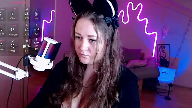 Snapshot of LizzyShine chatting on September 2025 01:22:02 PM LizzyShine online show from September 2025 01:22:02 PM