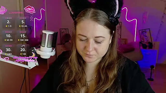 Snapshot of LizzyShine chatting on November 2025 09:24:02 AM LizzyShine online show from November 2025 09:24:02 AM