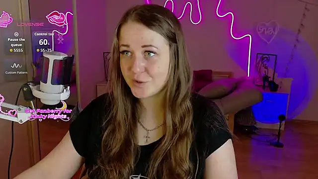 Snapshot of LizzyShine chatting on December 2025 11:09:01 AM LizzyShine online show from December 2025 11:09:01 AM