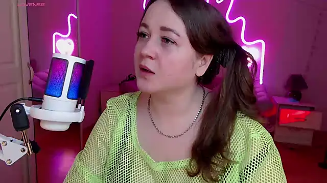 Snapshot of LizzyShine chatting on March 2025 11:01:02 PM LizzyShine online show from March 2025 11:01:02 PM