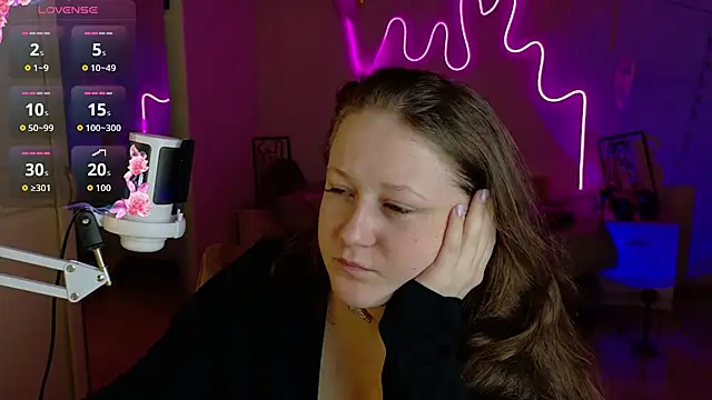 Snapshot of LizzyShine chatting on October 2025 03:19:02 PM LizzyShine online show from October 2025 03:19:02 PM