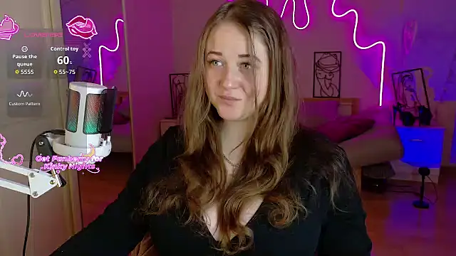 Snapshot of LizzyShine chatting on November 2025 05:05:01 PM LizzyShine online show from November 2025 05:05:01 PM