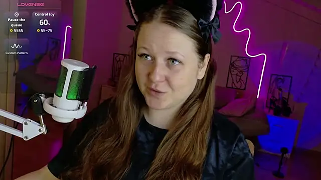 Snapshot of LizzyShine chatting on October 2025 04:07:02 PM LizzyShine online show from October 2025 04:07:02 PM