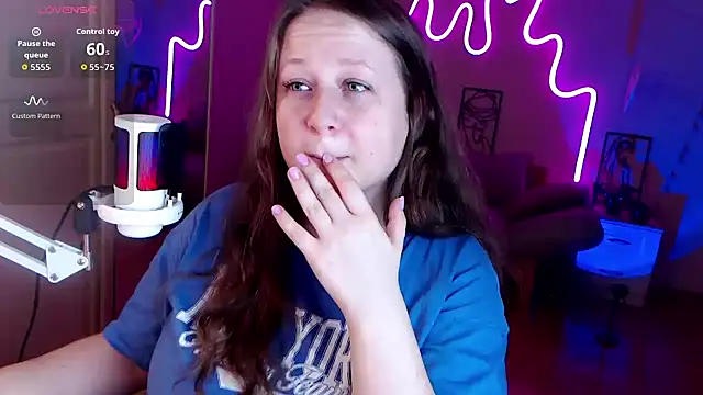 Snapshot of LizzyShine chatting on September 2025 04:03:02 PM LizzyShine online show from September 2025 04:03:02 PM