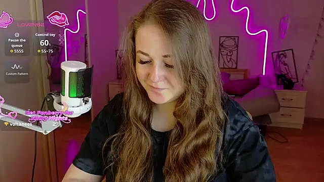 Snapshot of LizzyShine chatting on November 2025 05:24:02 PM LizzyShine online show from November 2025 05:24:02 PM