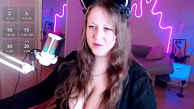 Snapshot of LizzyShine chatting on September 2025 03:00:02 PM LizzyShine online show from September 2025 03:00:02 PM