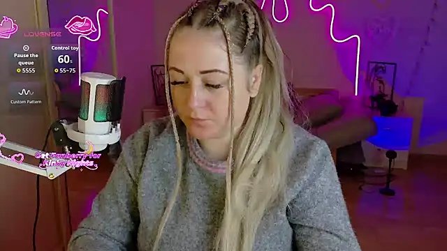 LizzyShine online show from December 2025 04:52:02 PM