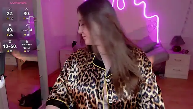 Snapshot of LizzyShine chatting on March 2025 08:44:02 PM LizzyShine online show from March 2025 08:44:02 PM