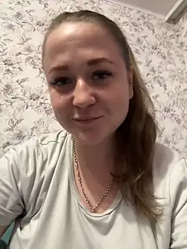 Snapshot of LizzyShine chatting on March 2025 09:15:02 PM LizzyShine online show from March 2025 09:15:02 PM