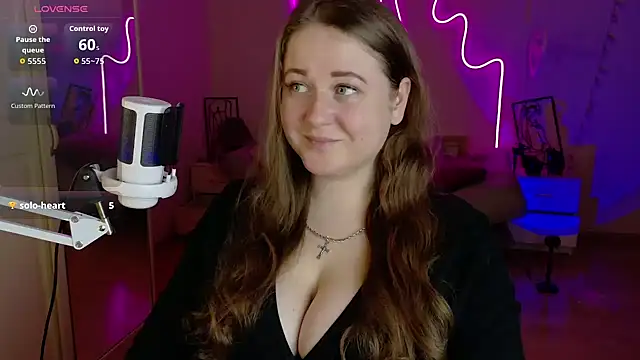 Snapshot of LizzyShine chatting on October 2025 08:17:02 PM LizzyShine online show from October 2025 08:17:02 PM