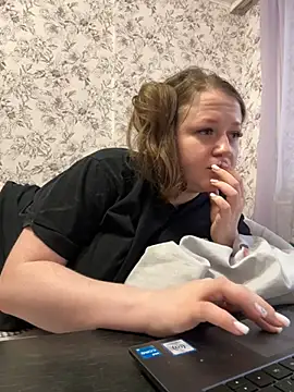 Snapshot of LizzyShine chatting on March 2025 03:44:01 PM LizzyShine online show from March 2025 03:44:01 PM