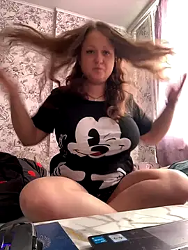 Snapshot of LizzyShine chatting on October 2025 11:35:02 AM LizzyShine online show from October 2025 11:35:02 AM