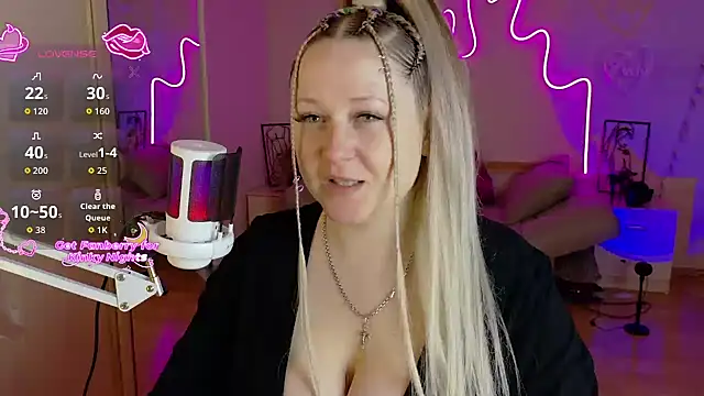 Snapshot of LizzyShine chatting on December 2025 10:54:02 AM LizzyShine online show from December 2025 10:54:02 AM