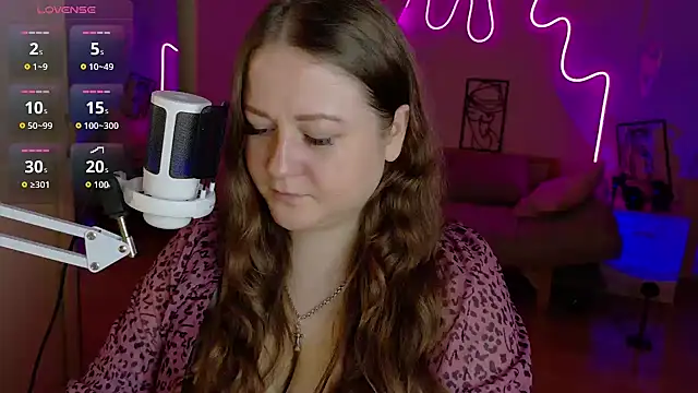 Snapshot of LizzyShine chatting on October 2025 08:08:01 PM LizzyShine online show from October 2025 08:08:01 PM