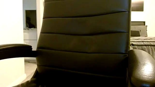 GirthBullger4You online show from September 2025 05:57:01 AM