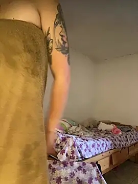 Miss oliviaa online show from February 2026 08:41:01 PM