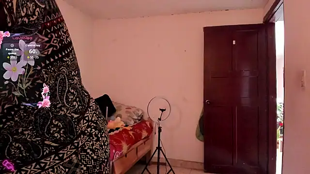 Miss oliviaa online show from October 2025 01:57:02 PM
