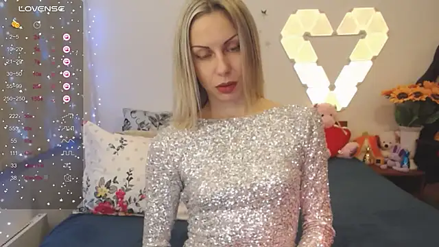 Snapshot of _Loves_ chatting on December 2024 10:34:01 PM  Loves  online show from December 2024 10:34:01 PM