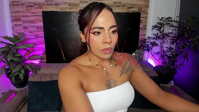 Snapshot of emilyfitness chatting on June 2026 12:32:02 AM emilyfitness online show from June 2026 12:32:02 AM