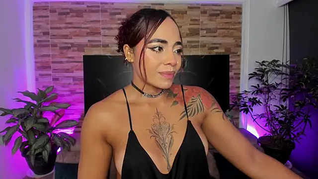 Snapshot of emilyfitness chatting on June 2026 12:01:02 AM emilyfitness online show from June 2026 12:01:02 AM