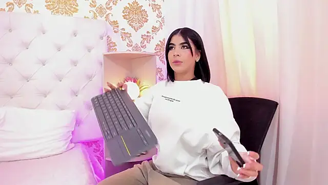 Snapshot of emaa_lambert chatting on December 2025 05:03:02 PM emaa lambert online show from December 2025 05:03:02 PM