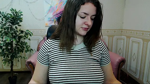 Snapshot of Helen_Elliot chatting on February 2025 07:07:02 AM Helen Elliot online show from February 2025 07:07:02 AM
