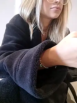 Snapshot of fofinhaa12 chatting on September 2025 01:37:02 PM fofinhaa12 online show from September 2025 01:37:02 PM