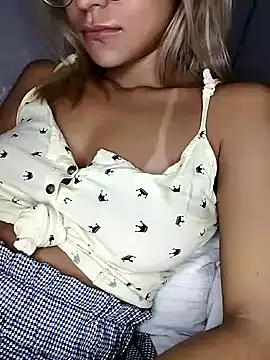 Snapshot of fofinhaa12 chatting on March 2025 10:28:02 AM fofinhaa12 online show from March 2025 10:28:02 AM