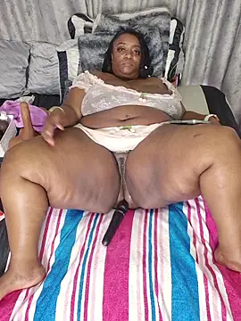 Snapshot of ThickianaRider chatting on February 2026 06:37:01 AM ThickianaRider online show from February 2026 06:37:01 AM