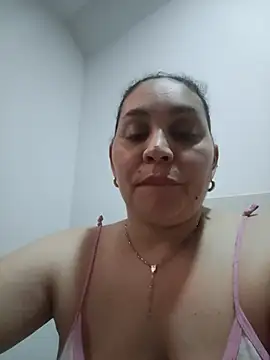 Snapshot of MirandaSoto chatting on July 2026 04:19:01 AM MirandaSoto online show from July 2026 04:19:01 AM