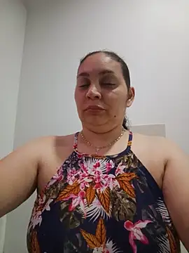Snapshot of MirandaSoto chatting on June 2026 03:28:01 AM MirandaSoto online show from June 2026 03:28:01 AM