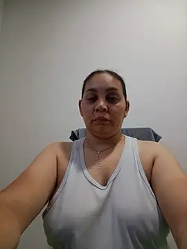 Snapshot of MirandaSoto chatting on June 2026 03:40:01 AM MirandaSoto online show from June 2026 03:40:01 AM
