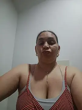 Snapshot of MirandaSoto chatting on July 2026 04:02:01 AM MirandaSoto online show from July 2026 04:02:01 AM