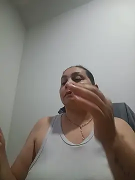 Snapshot of MirandaSoto chatting on June 2026 03:28:01 AM MirandaSoto online show from June 2026 03:28:01 AM