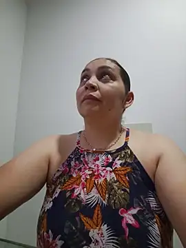 Snapshot of MirandaSoto chatting on June 2026 03:45:01 AM MirandaSoto online show from June 2026 03:45:01 AM