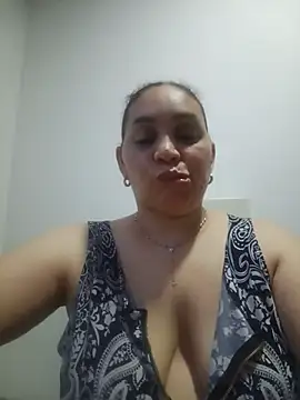 Snapshot of MirandaSoto chatting on July 2026 04:24:01 AM MirandaSoto online show from July 2026 04:24:01 AM