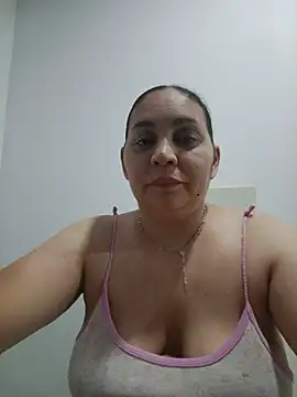 Snapshot of MirandaSoto chatting on July 2026 06:20:02 AM MirandaSoto online show from July 2026 06:20:02 AM