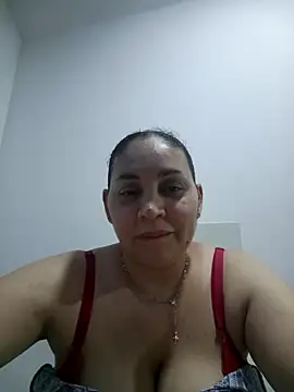 Snapshot of MirandaSoto chatting on May 2026 04:05:01 AM MirandaSoto online show from May 2026 04:05:01 AM