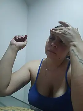 Snapshot of MirandaSoto chatting on May 2026 04:19:02 AM MirandaSoto online show from May 2026 04:19:02 AM