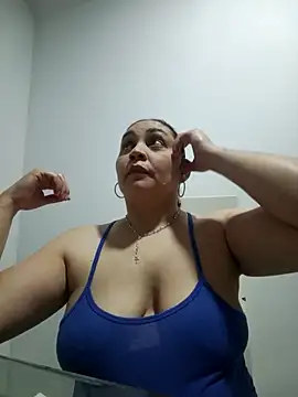 Snapshot of MirandaSoto chatting on February 2026 05:10:02 AM MirandaSoto online show from February 2026 05:10:02 AM