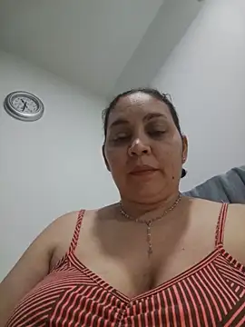 Snapshot of MirandaSoto chatting on June 2026 03:29:02 AM MirandaSoto online show from June 2026 03:29:02 AM