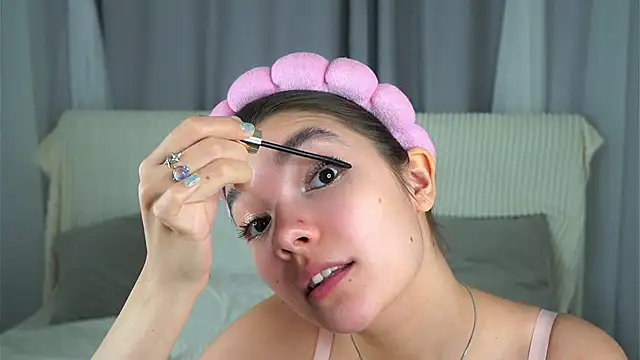 VeronaAppleberry online show from October 2025 11:20:01 AM