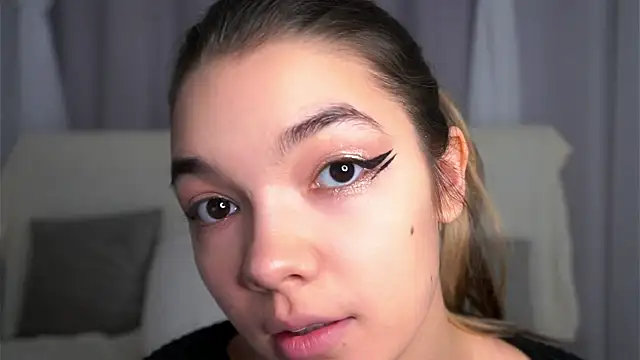 VeronaAppleberry online show from September 2025 11:05:02 AM