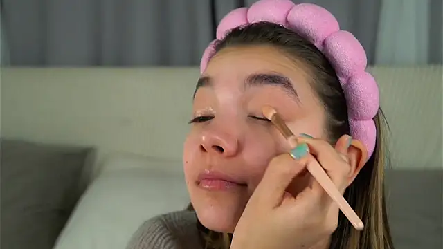 VeronaAppleberry online show from October 2025 11:42:02 AM